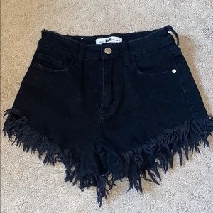I&M black freyed jean short